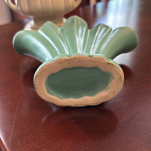 Elegant Green Ceramic Vase - Picture 6 of 6
